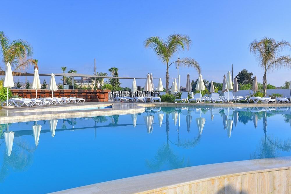 Lebay Beach Hotel Larnaca Ngoại thất bức ảnh